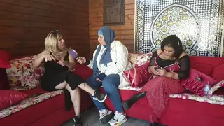 فتاتين مثيرتين من المغرب العميق عاشتا الفقر والحرمان وماعقل عليهم حتى واحد وقررتا احتراف الشطيح