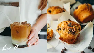 Maple Vanilla Latte & Giant Bakery-Style Chocolate Chip Muffins (vegan) | The Coffee Shop Series