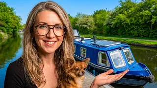 This off-grid boat home proves you don't need much space