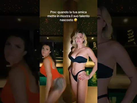 E voi ne avete di amiche con talenti nascosti? 🤣🤣🤣💃🏻💃🏻🍑 #maniinalto #elettra #shorts