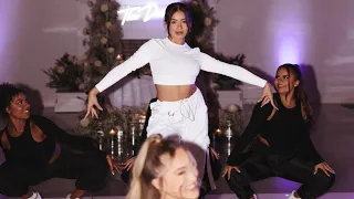 Professional Dancer Bride Surprises Groom With a BEYONCÉ dance!