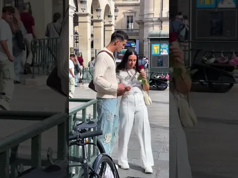 LA RÉACTION DE SON COPAIN 😍