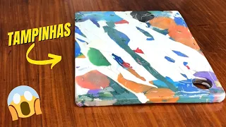 Feito com tampinhas de garrafa, totalmente caseiro