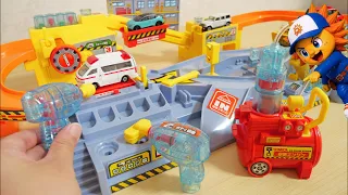 トミカ整備工場でくるまの点検★JAFの空気エンジンで救急車と消防車が出動！