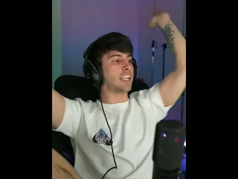 a robleis se pone a cantar y se satura