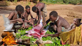 Wow 😲🔥 This is incredible, See what hadzabe catch and cooks in forest for survival
