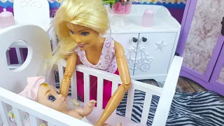 Mom Barbie Helps Baby Doll Sleep