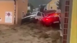 Poplave u Austriji: Voda Ruši Ceste i Odnosi Auta 09-2024
