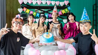 Kids Go To School | Chuns Birthday Friends Held a Party At The Lyly Villa