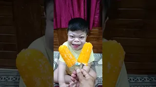 Aliza baby ko mila surprised gift chocolate biscuit icecream lolipop 🍫🍰🥤🍭🍭🍭🍭🍭