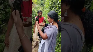 ലേവൾക്ക് വച്ചതാ കിട്ടിയത് ഇവൾക്ക് എന്നാലും ഒരു സന്തോഷം @FlowersComedy @FunFunMiniWorld