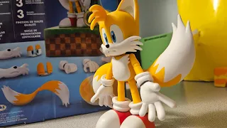 Fox Figure Thing learns the hard truth (ft. blue rat thing)