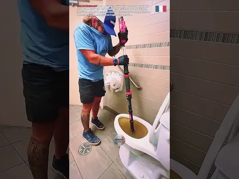 Débouchage complexe de WC au furet sans fil Milwaukee M18 Fuel Toilet Auger