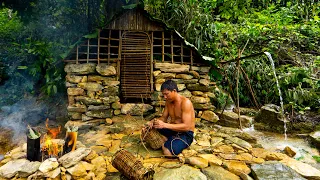 48 Hours Build Survival Shelter In Cliffs And Find Food By The Waterfall