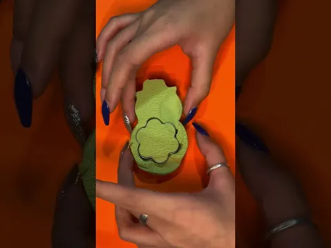 Expert Turns KINETIC SAND into a STUNNING CHRISTMAS MASTERPIECE!