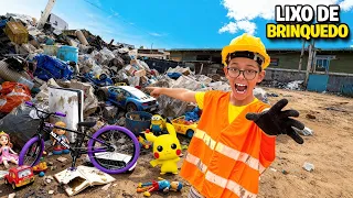 PULAMOS nesse DEPOSITO de LIXO atras da ESCOLA cheio de BRINQUEDO
