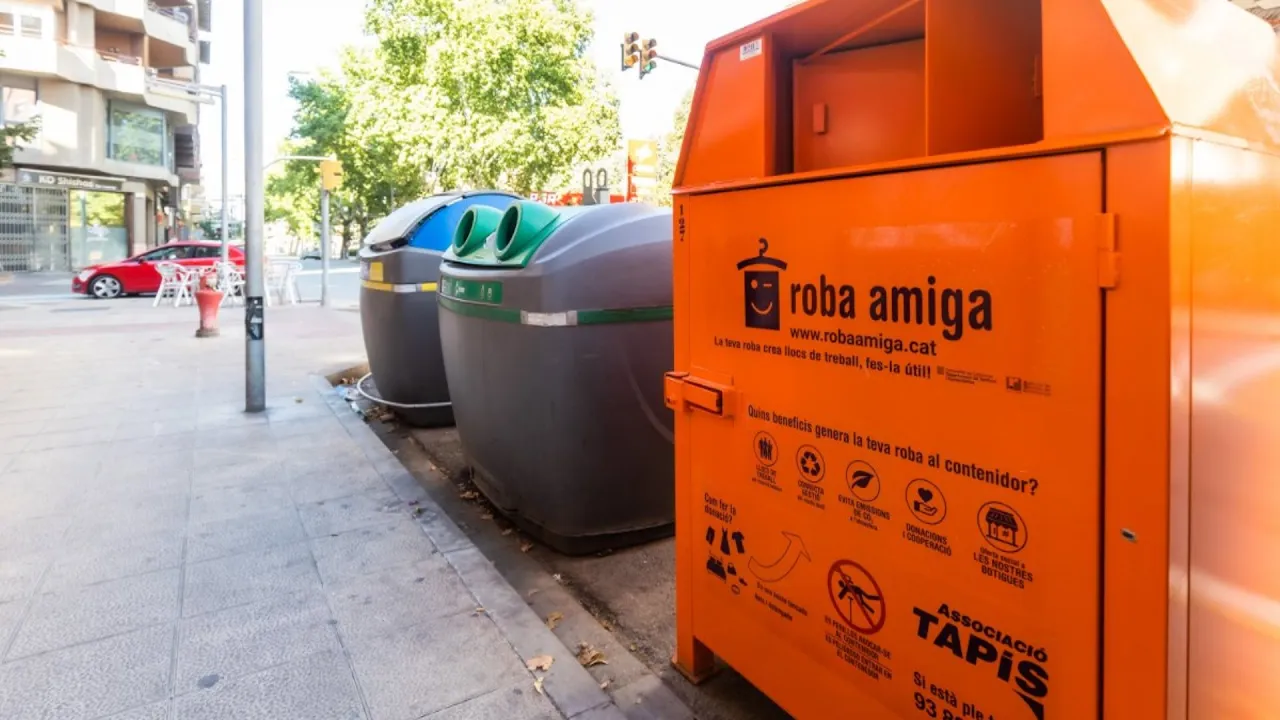 A partir del gener alguns ajuntaments s’encarregaran de la gestió de la roba com a residu