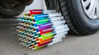 Experimento: Jeringas VS Rueda de Coche | Aplastando Cosas Crujientes con el Coche