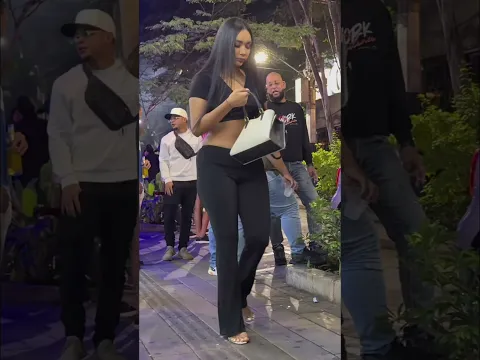 Discover Medellín Nightlife 🇨🇴 | Crazy Party Streets & Walking Tour 4K HDR