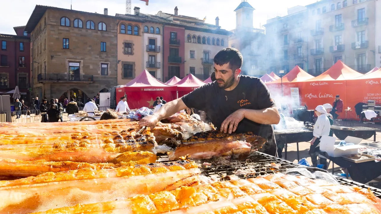 Vic celebra un multitudinari Dijous Llarder tot i haver-lo ajornat per la ventada