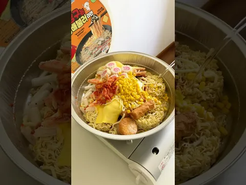 Make giant instant noodles #asmr #lunch #noodles #cheese #satisfying #asmrfood #lifestyle