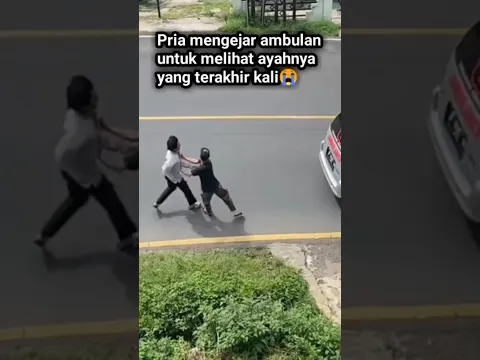 Seorang pria mengejar ambulan untuk melihat ayahnya#short#shorts#shortsvideo