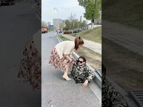 A good lady came and helps the old lady and rescued from manhole 😱 Different people different hearts