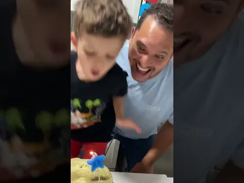 MENINO DE RUA HUMILHADO😭🥺ANIVERSÁRIO#shorts