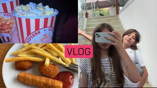 ВЛОГ- как проходит мой день🌅|гуляем| пошли в кинотеатр🎬🍿