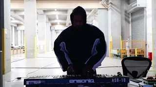 Kanye West "YE" cooking up a Beat with Samples Live!