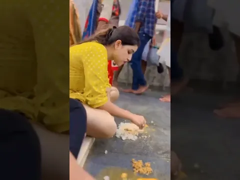Ye Mandir Mai Log Prasad Mitti Mai Lekar Khata Hai। #shorts