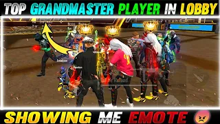 V Badge Players Show me Emote