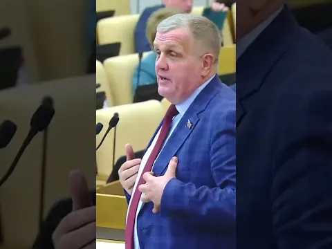 Россия раздвоилась. Одна часть умирает в окопах, другая шикует в кабаках, ездит на - говорит депутат