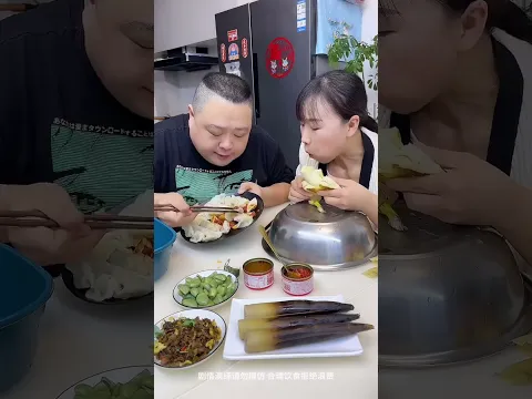 老公真笨，以為自己吃到餃子就是好的，誰料我的碗裡有燒雞後悔了！