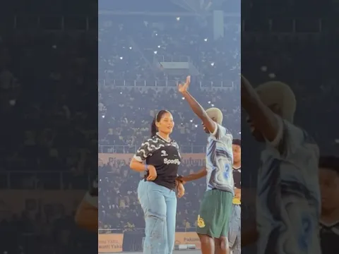 TAZAMA HAMISA MOBETTO ALIVYOVALISHWA JEZI YA YANGA NA MPENZI WAKE AZIZI KI