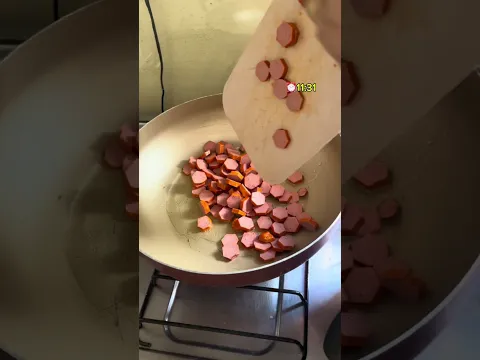Hoje foi Macarrão com salsicha