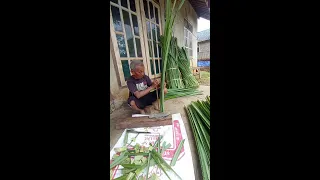 Empowering Agriculture: The Inspiring Story of an Elderly Artisan Crafting with Pandan Leaves