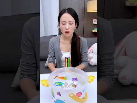 Ella hizo que el arte flotara en el agua! 🎨💧✨