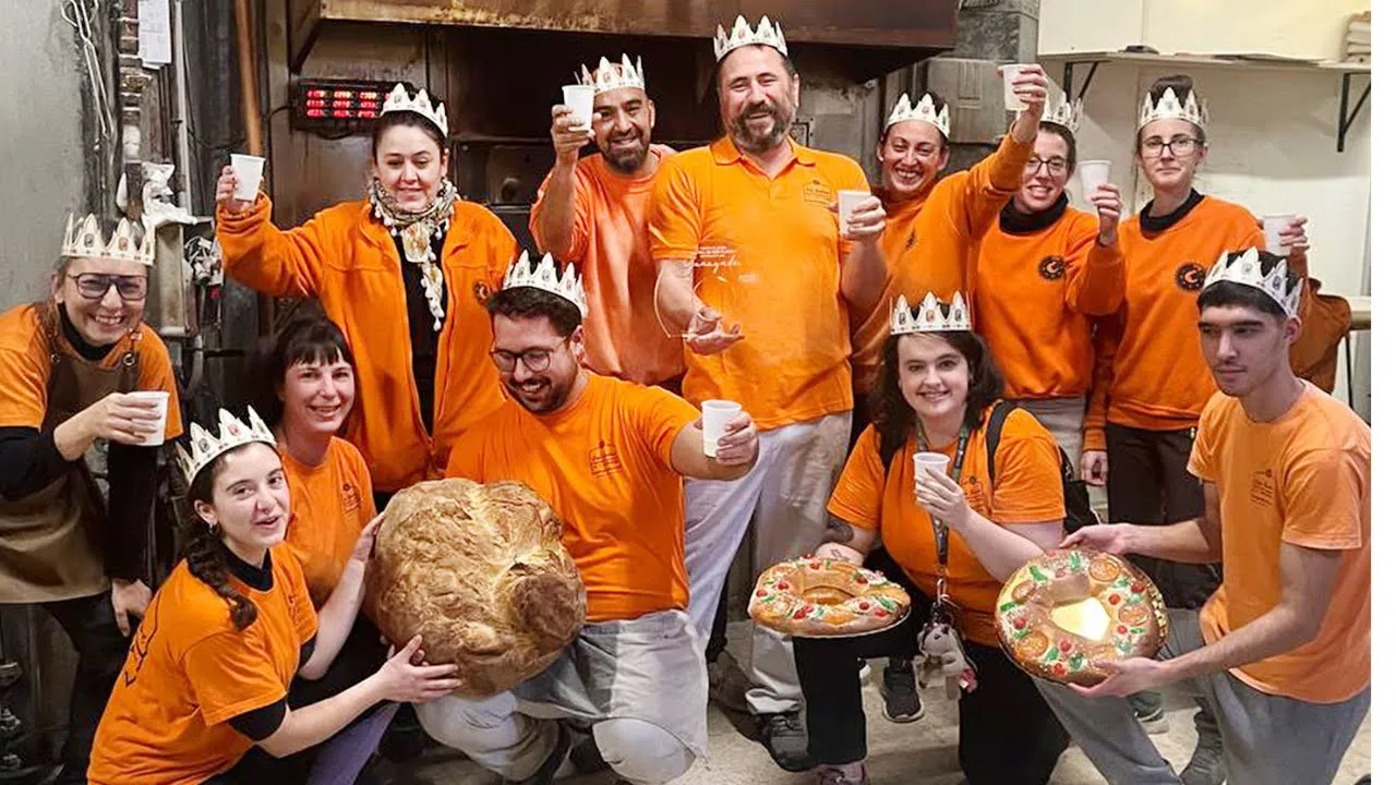 Can Girabent guanya el concurs de Panàtics amb el millor tortell de Reis clàssic