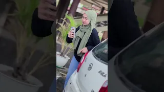 Menolong tuna netra