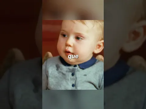 Este bebé tiene alas de pollo creciendo en la espalda #películas #futurelink