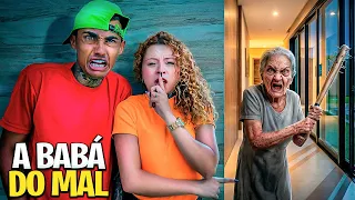 CONTRATAMOS UMA BABÁ SINISTRA*Ficamos com medo?!