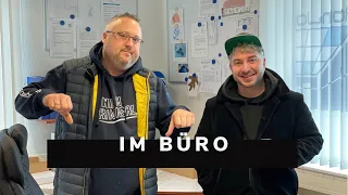 René macht Praktikum... | Im Büro