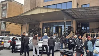 Жума намаз окуп бүтөрүү менен эле Куран окулап жатса эшике чыккандарга эскертүү.