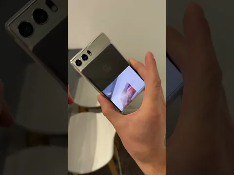 Motorola Rollable "Moto Rizr" Concept Phone Hands On!