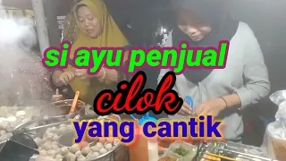 PENJUAL SIOMAY YANG CANTIK  JUALAN DI SAMPING MASJID SUNAN KALIJAGA#viral #demak #sunankalijaga