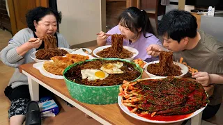 시댁먹방 파김치 만들어서 짜장면과 군만두 꿀조합으로 먹었어요😋 Black bean noodles & Green onion Kimchi MUKBANG