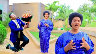 Noheli atunguye Asia amuha ururabyo amusaba kubana👍👍 ese Koko uru ni urukundo cg?Byaducanze natwe