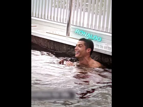When Ronaldo Learns To Swim.. 😂