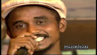 Muzikoziles : Au lieudit "La Confiance" à Saint-Benoît Katia rencontre  Françoise Guimbert.